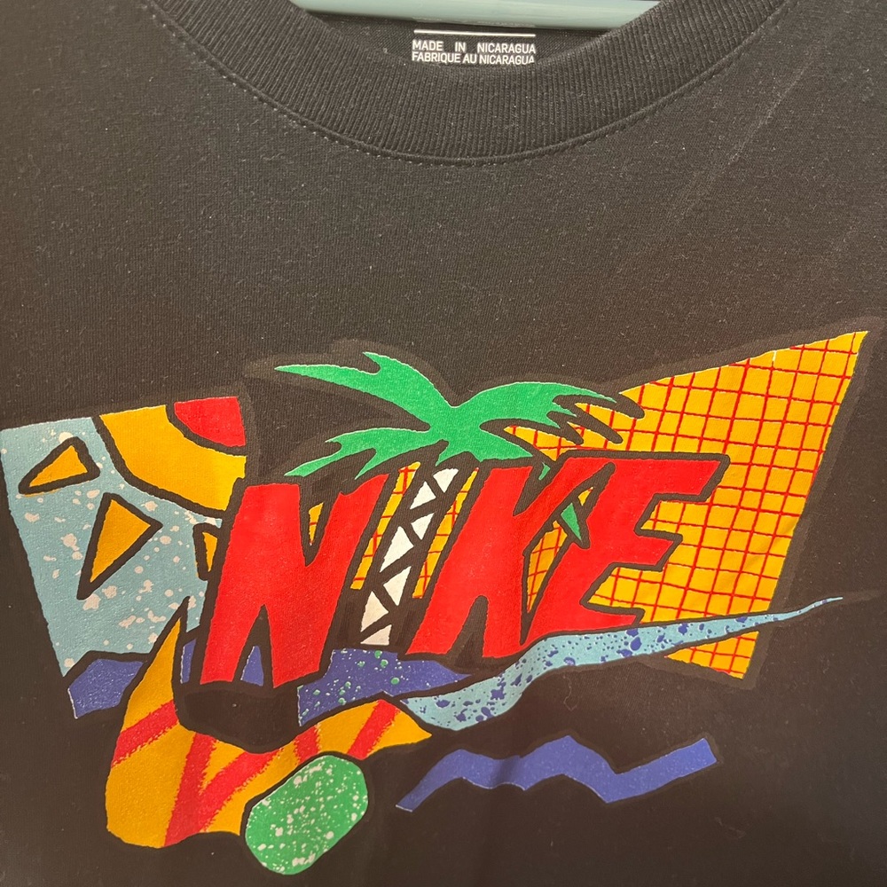 NIKE T-Shirt! Only Worn Once, Vintage Look, Colorful and Great Quality Fabric